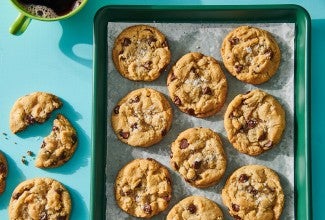 Vegan Salted Chocolate Chip Cookies 