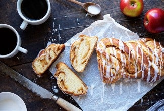 Cinnamon-Apple Twist Bread Bakealong via @kingarthurflour