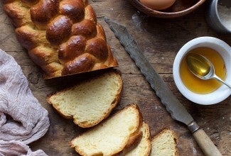 Classic Challah Bakealong via @kingarthurflour