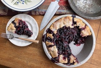 The best pie pan via @kingarthurflour