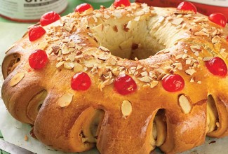 Three King's Cake (Rosca de Reyes)