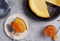 Sliced ricotta pie and marmalade