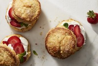 Shortcakes with strawberries