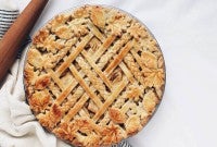 Decorative pie crust via @kingarthurflour