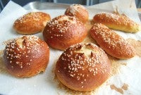 Pretzel buns via @kingarthurflour