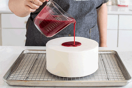 Berry Mirror Glaze – Step 9