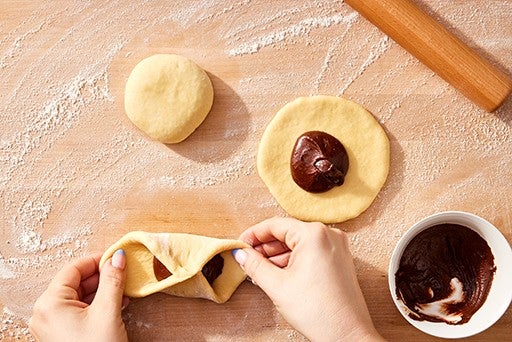 Sweetheart Pull-Apart Chocolate Buns – Step 10