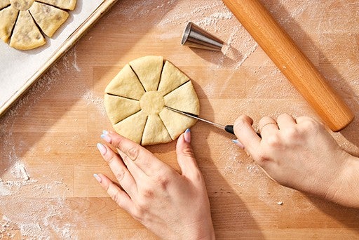 Sweetheart Pull-Apart Chocolate Buns – Step 11