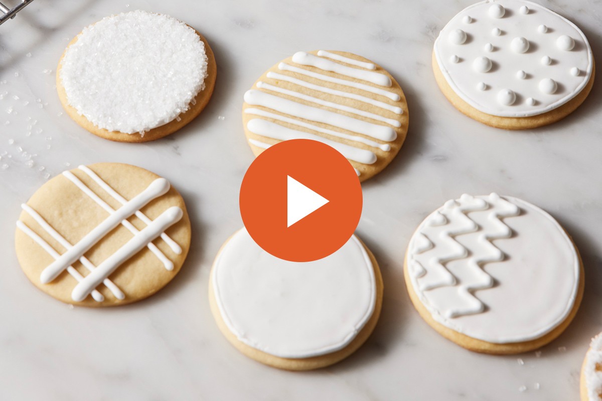 How To Decorate A Cutout Cookie With Piped Icing