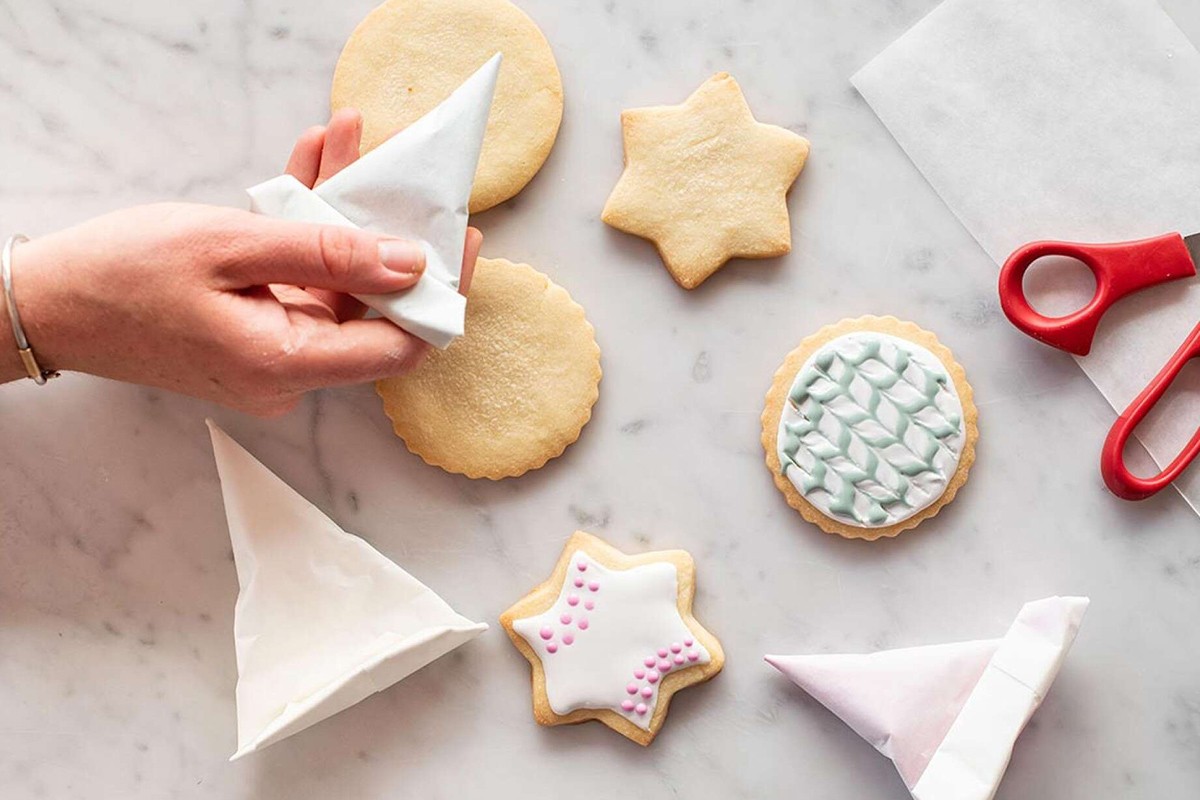 How to make a cornet and never go without decorated cookies