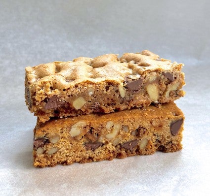 Cross section of blondies, one baked with granulated sugar, one with Baking Sugar Alternative, showing their different texture and rise. 