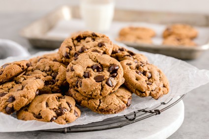 Crunchy Whole Grain Chocolate Chip Cookies