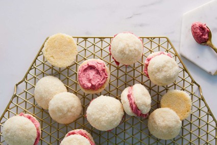 Shimmer cookies with raspberry fillings