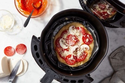 Perfectly create pizza thanks to the 8L Air Fryer Pizza Oven