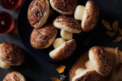 Steamed chocolate "mushroom" buns