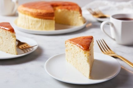 Folding baking technique with whisk for fluffier cakes 