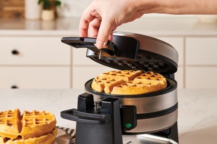 Lifting lid of double-sided Belgian waffle iron
