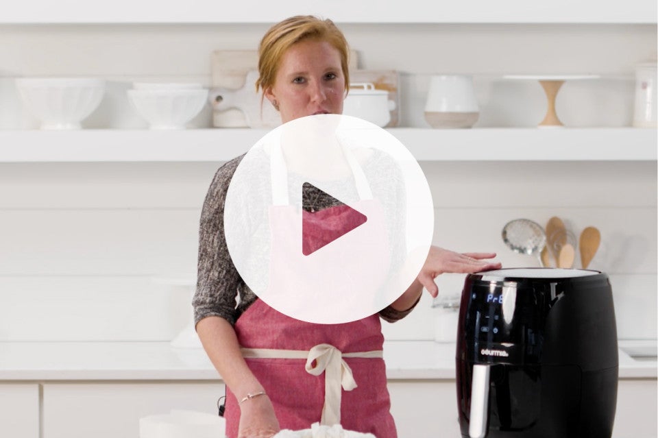 Kye making cheesecake in an air fryer