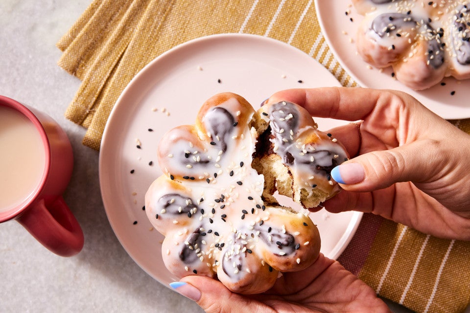 Sweetheart Pull-Apart Chocolate Buns 