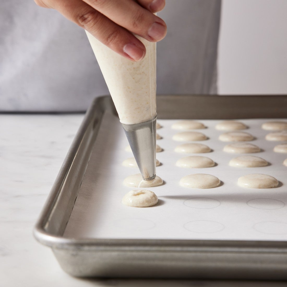 Piping macaron batter