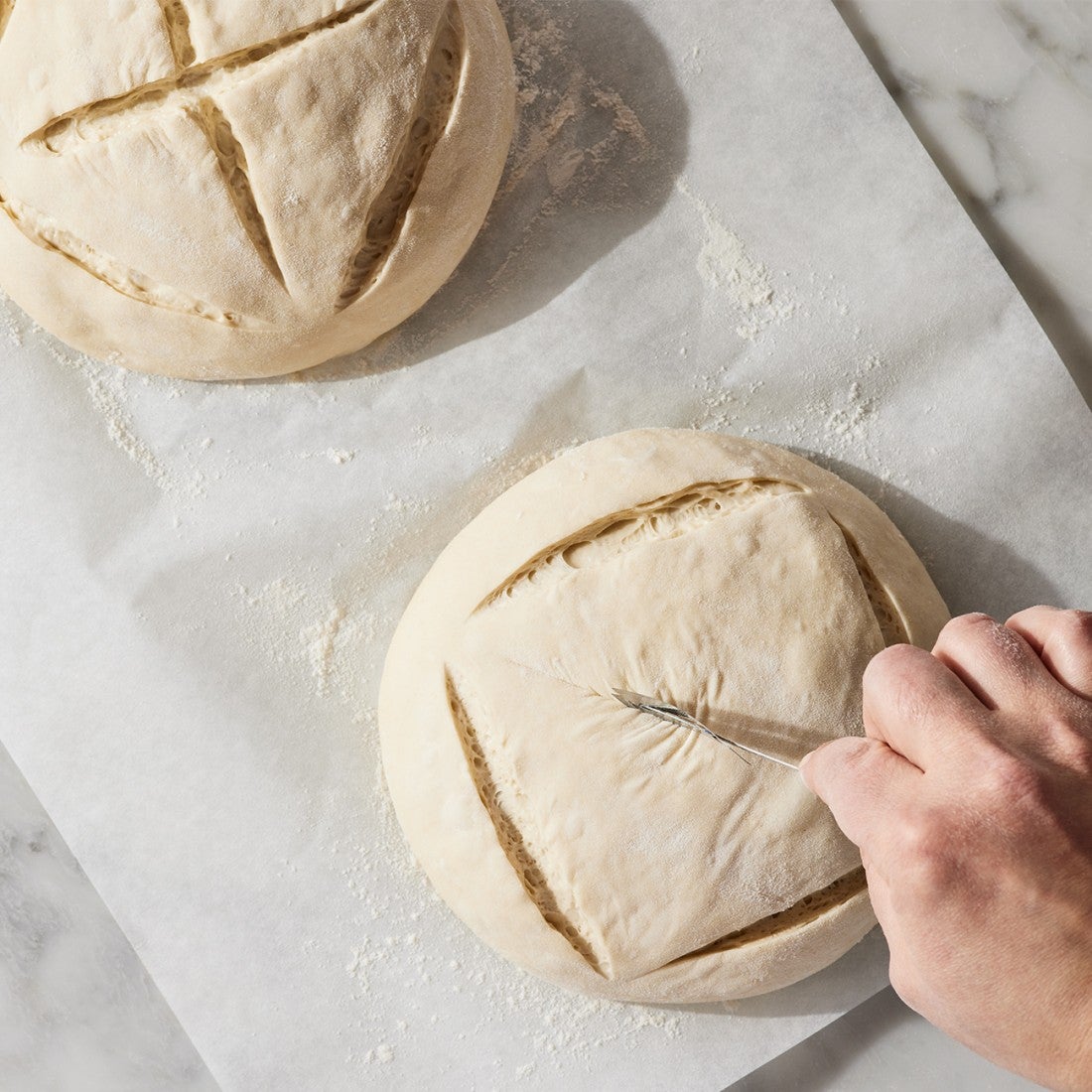 Scoring sourdough bread