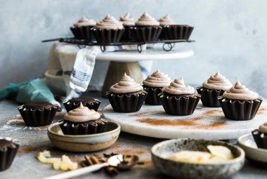 Gingerbread Cupcakes with Cinnamon Cream Cheese Frosting