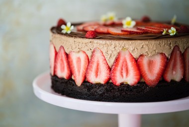Chocolate and Strawberry Cream Puff Cake