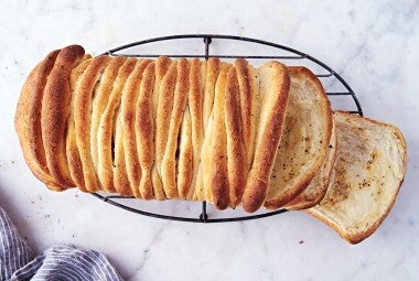 Cheddar Cheese Pull-Apart Bread