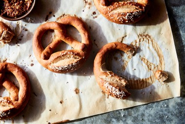 Rye Pretzels with Cheesy Beer Sauce