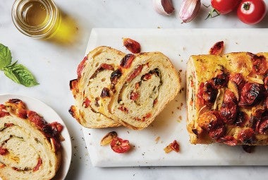 No-Knead Cheese and Tomato Garlic Bread