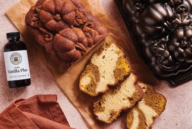 Pumpkin Swirl Cake 