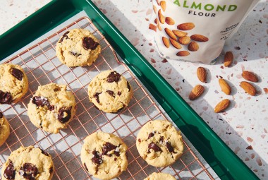 Gluten-Free Almond Flour Chocolate Chip Cookies 