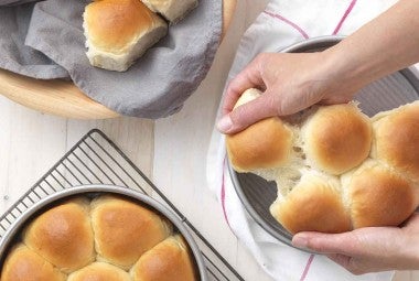 Golden Pull-Apart Butter Buns