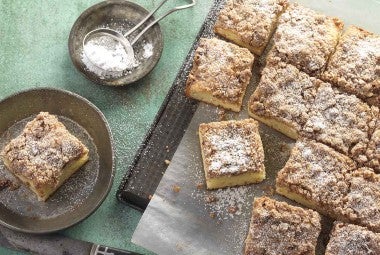 Gluten-Free Cinnamon-Streusel Sour Cream Coffeecake 