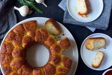 Herb and Garlic Bubble Loaf