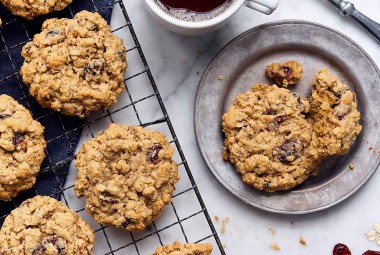 Tender Cranberry-Raisin Oatmeal Cookies